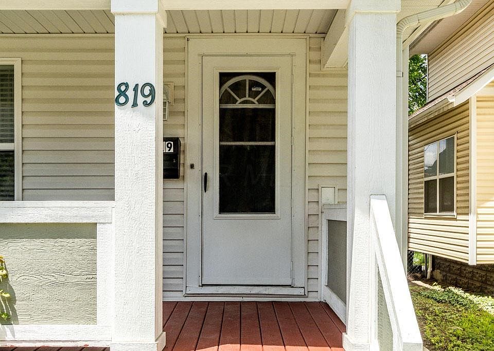 2nd image of 819 Heyl Ave