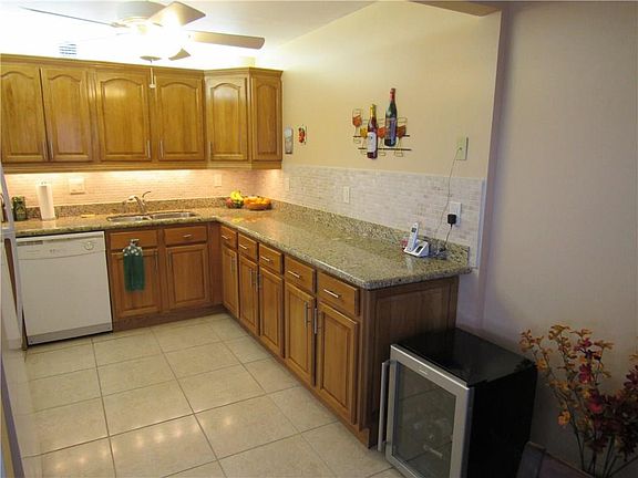 3rd image of 4113 Oakridge V #4113