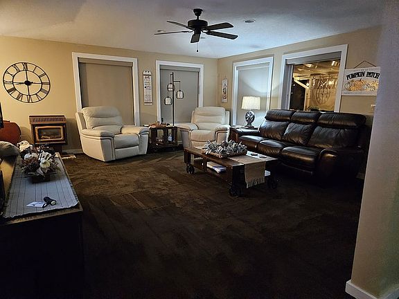 Living Room w/Carpet 1