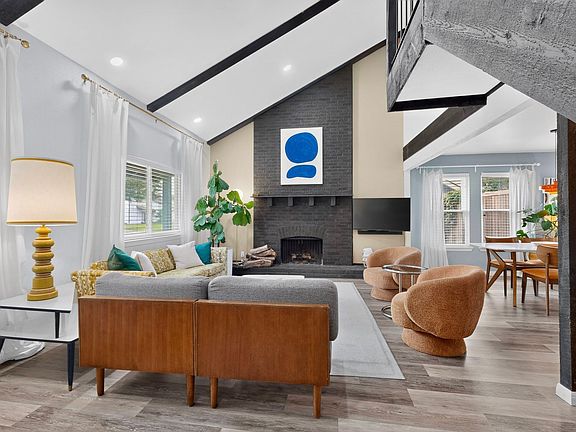3rd image of 13 Grant Cir