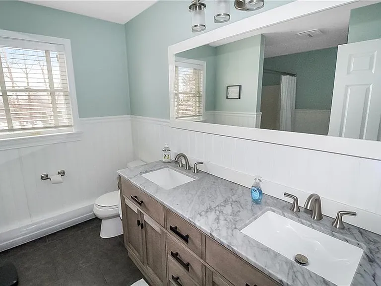 641 Middle Rd — Photo 19