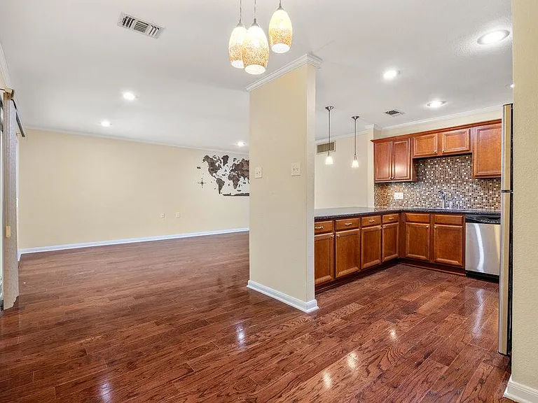 100 Lorenz Rd — Photo 12