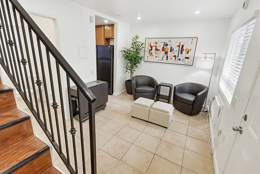 1 bed, 1.5 bath, 455 sqft, $2,700 — Photo 3