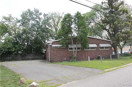 4th image of 95 Adams St