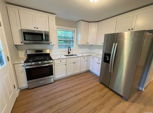 28 Corchaug Trl, Ridge, NY 11961