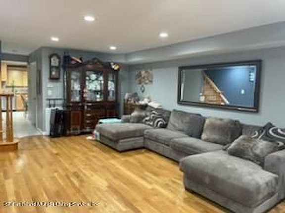4th image of 54 Darnell Ln