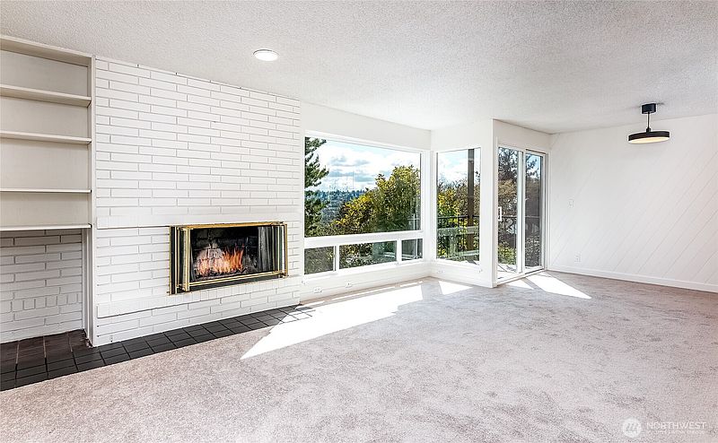5th image of 3424 25th Avenue W #201