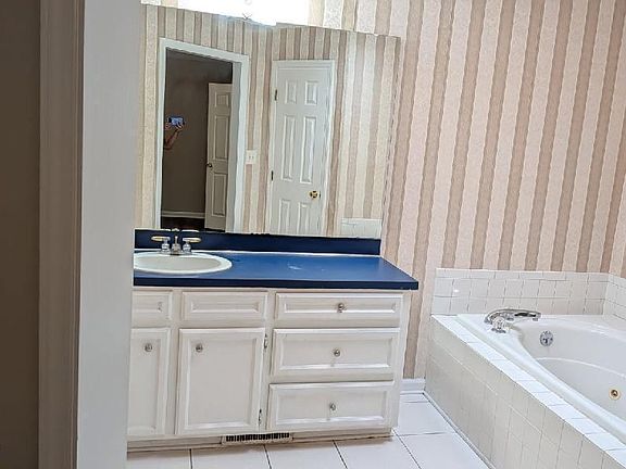 5th image of 3812 Sterling Pointe Dr Unit F10