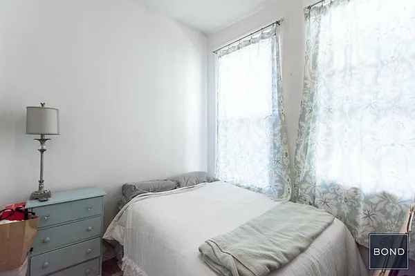 Rented by Bond New York | media 17