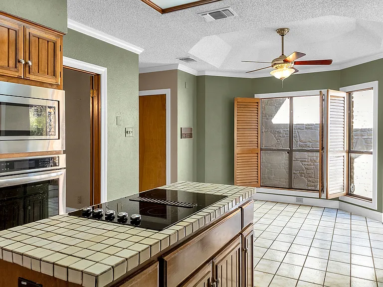 306 Country Wood Dr — Photo 14