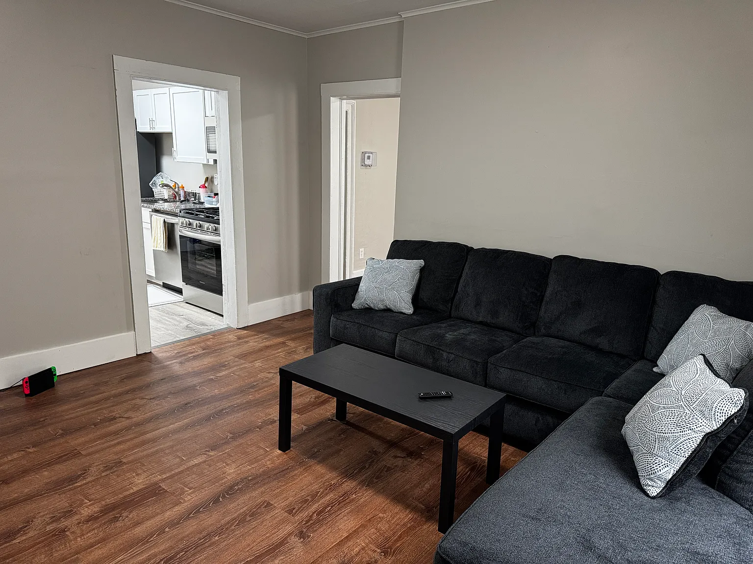 5 bed, 2101 sqft, $4,000 — Photo 3
