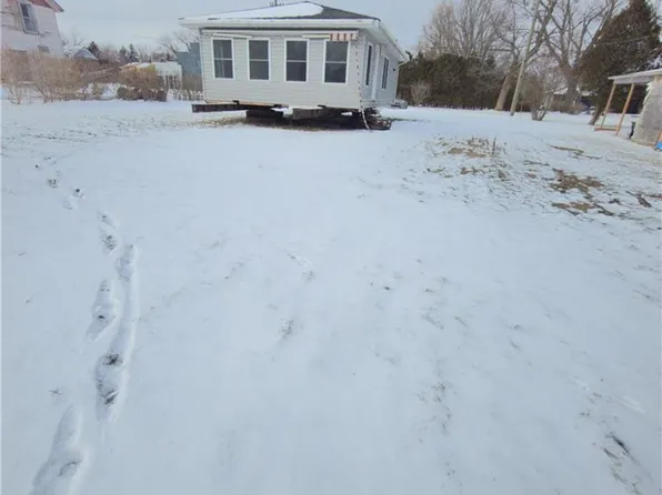 110 Queen St E, Norfolk County, ON N0E 1P0