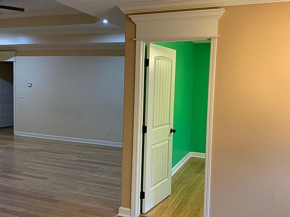 5th image of 465 College Heights Dr