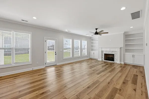 4 bed, 2.5 bath, 2575 sqft, $3,600 — Photo 3
