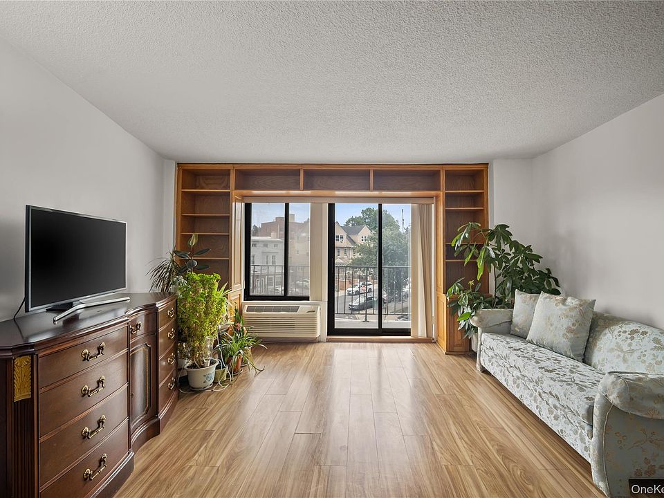 1st image of 25-40 Shore Boulevard #2E