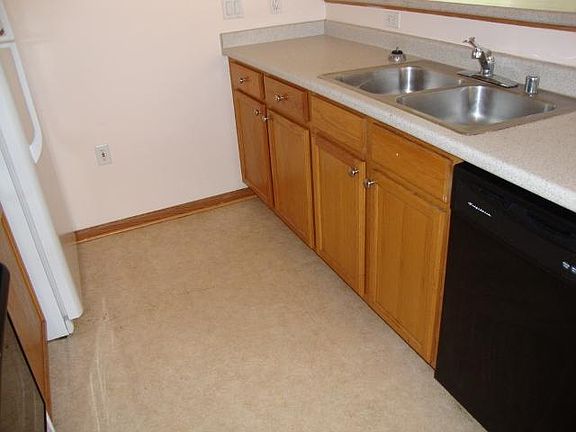 4th image of 1001 W Dayton St APT 1A
