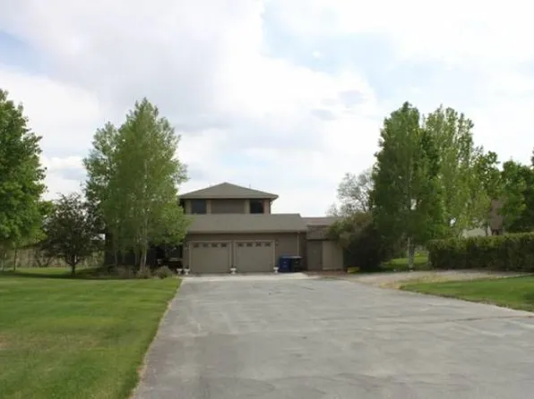 3335 Riverside Dr, Riverton, WY 82501