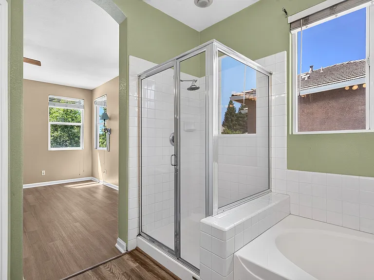 5230 Bay St — Photo 38