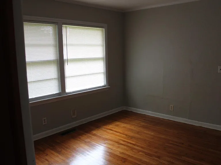 111 Colonial Ave — Photo 2