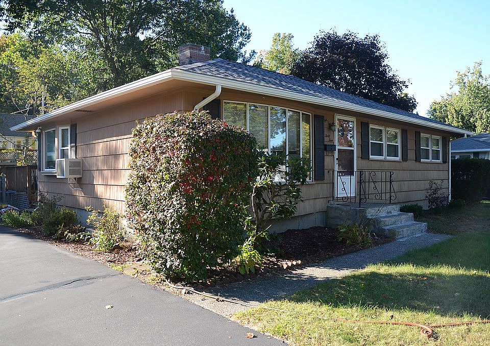2nd image of 44 Crestlan Cir