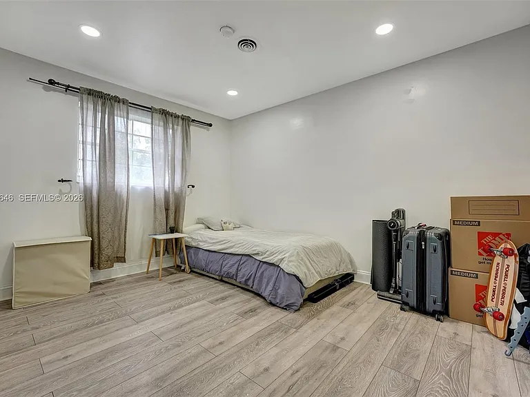 18600 NE 7th Ct — Photo 7