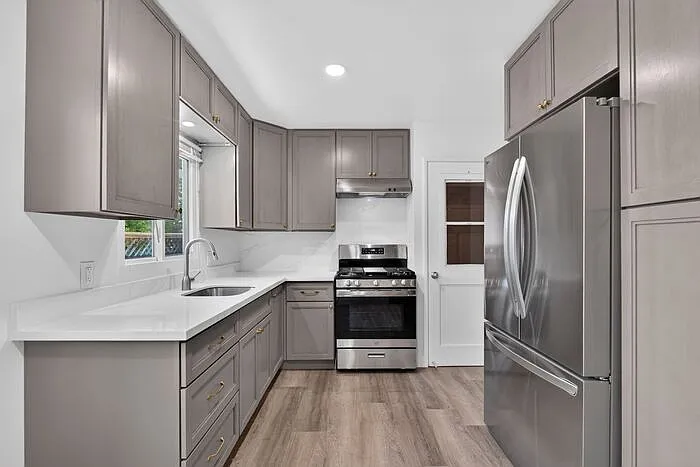 421 Webster St — Photo 12