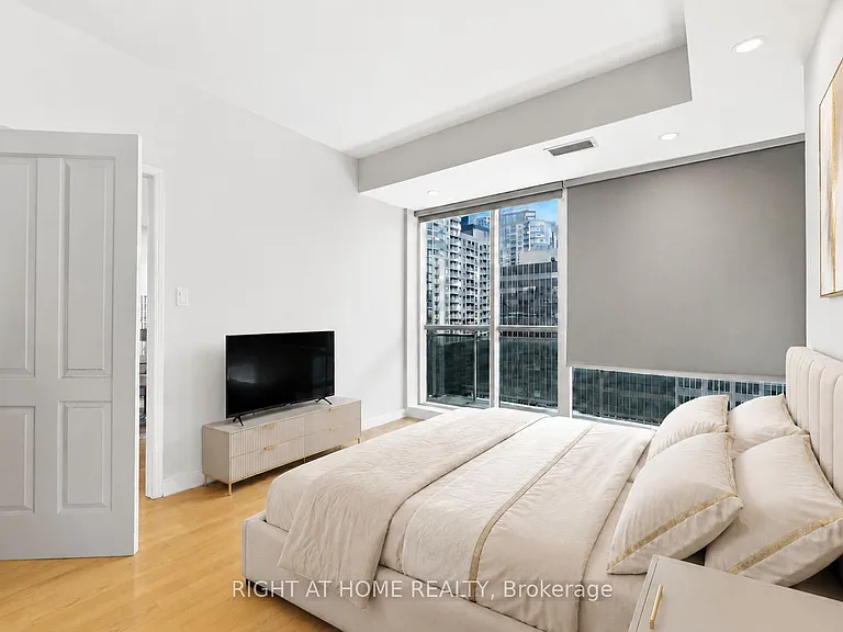 134 York St #1009 — Photo 15