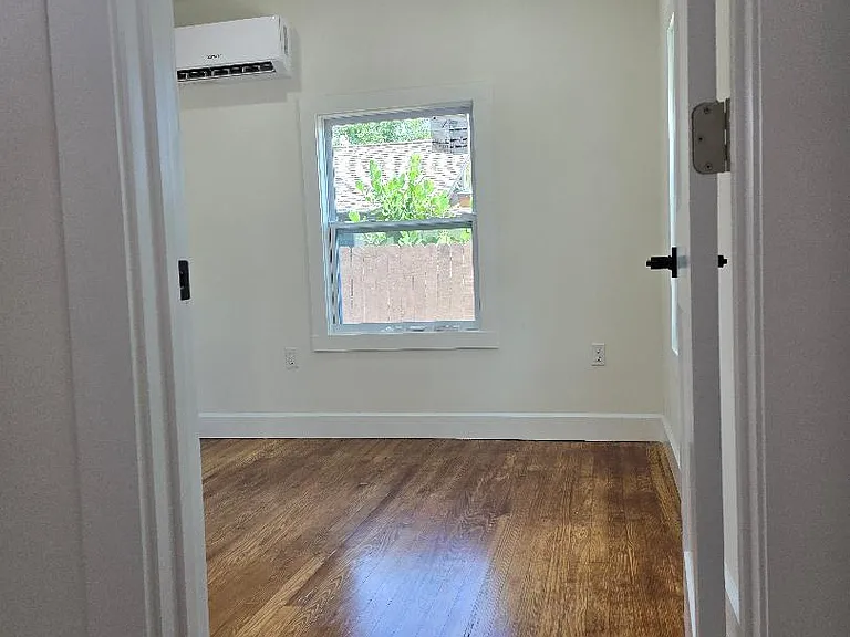 3304 23rd St N — Photo 3