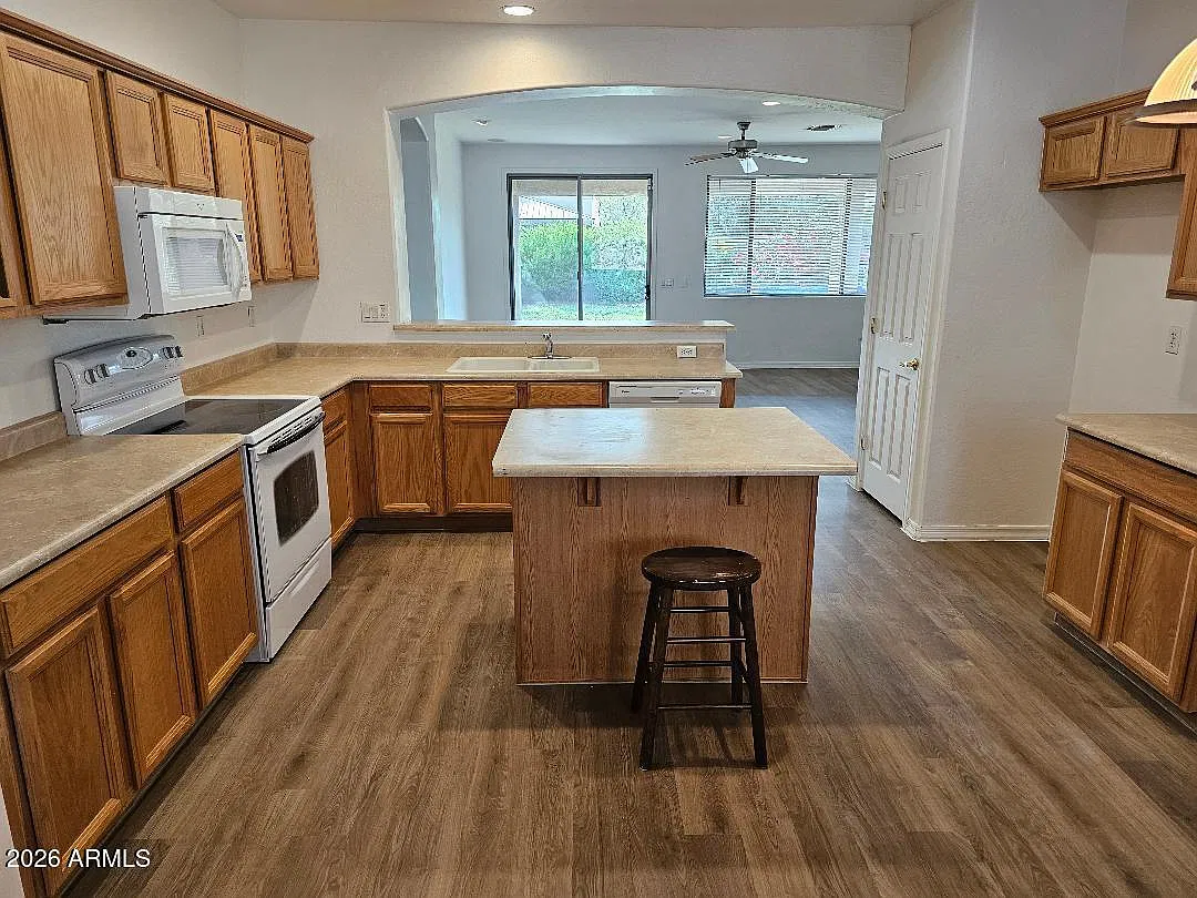 2 bed, 2.0 bath, 1579 sqft, $2,100 — Photo 4
