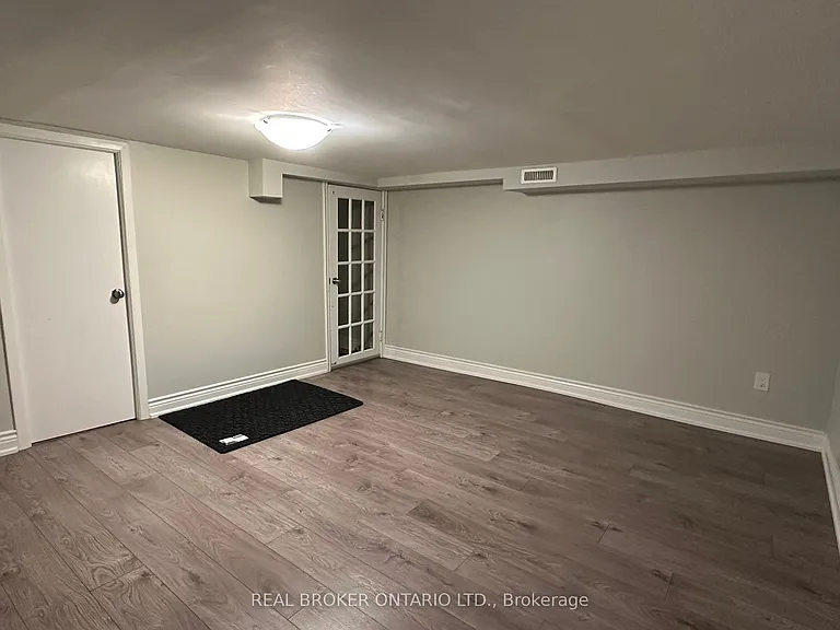129 Wolseley St #BASEMENT — Photo 2