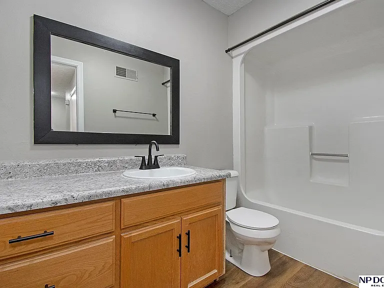 6026 S 42nd St — Photo 11