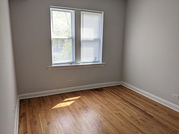 4th image of 2102 N Albany Ave #2