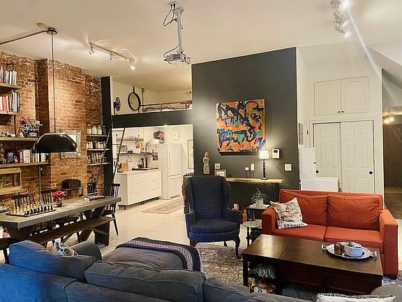 5th image of 89 Clay St #8