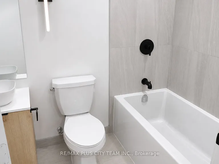 1185 Dupont St #913 — Photo 12
