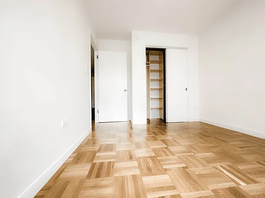 Rented by Manhattan Realty Group | media 26