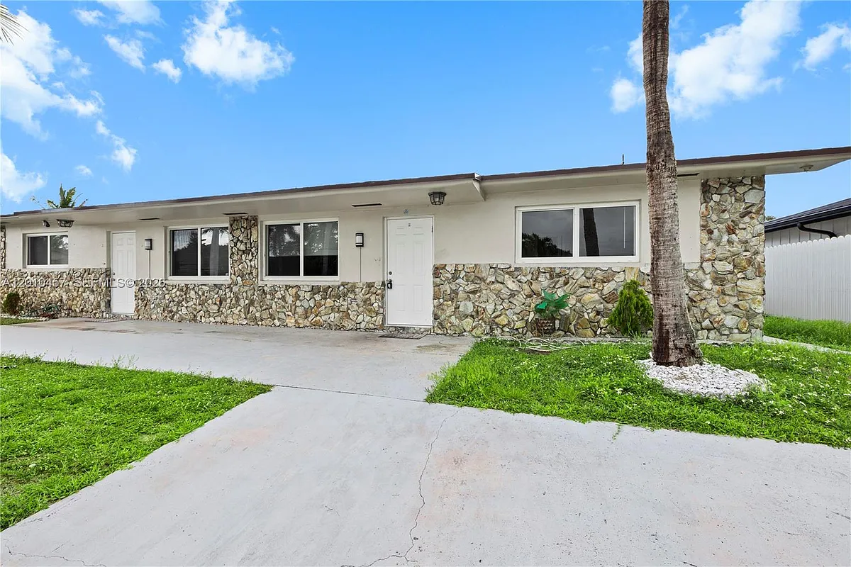 Building Photo - 1800 SW 97th Ave #A
