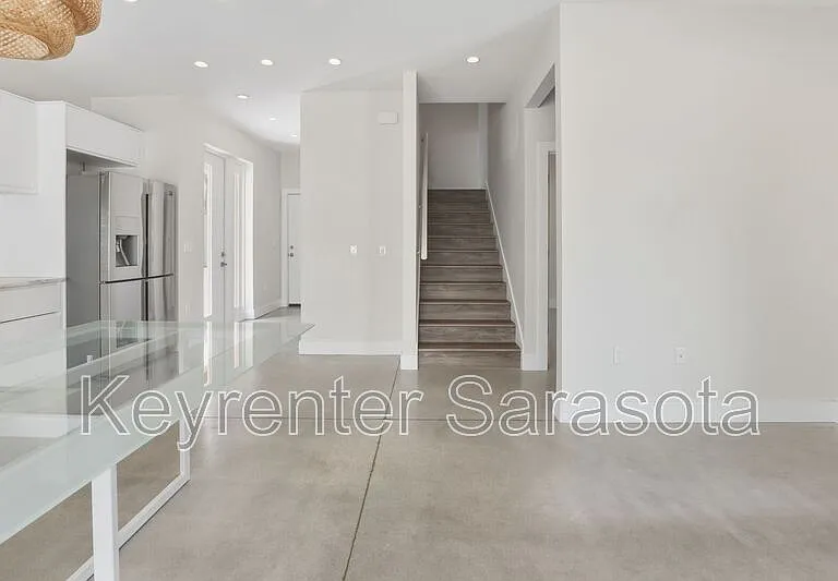 2066 Roselawn St — Photo 6