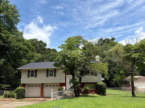 1423 Herndon Dr, Weaver, AL 36277