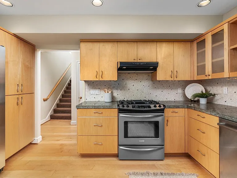 318 SE Spokane St #3 — Photo 11