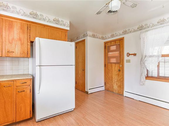 4th image of 1430 Brookview Dr