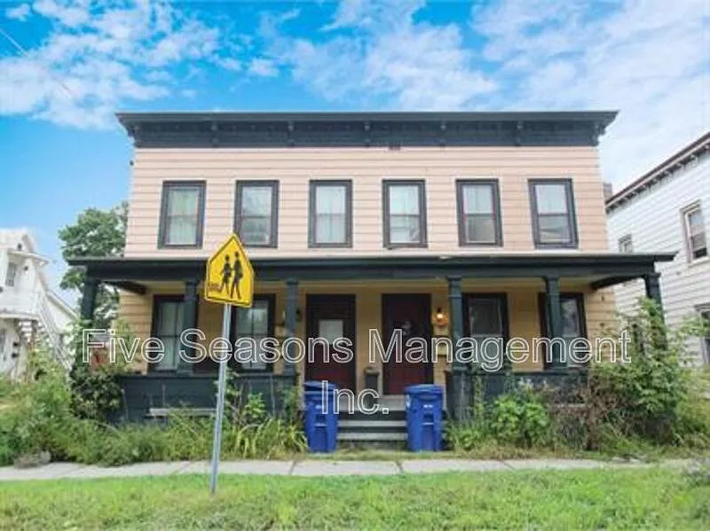 100-2 N Champlain St