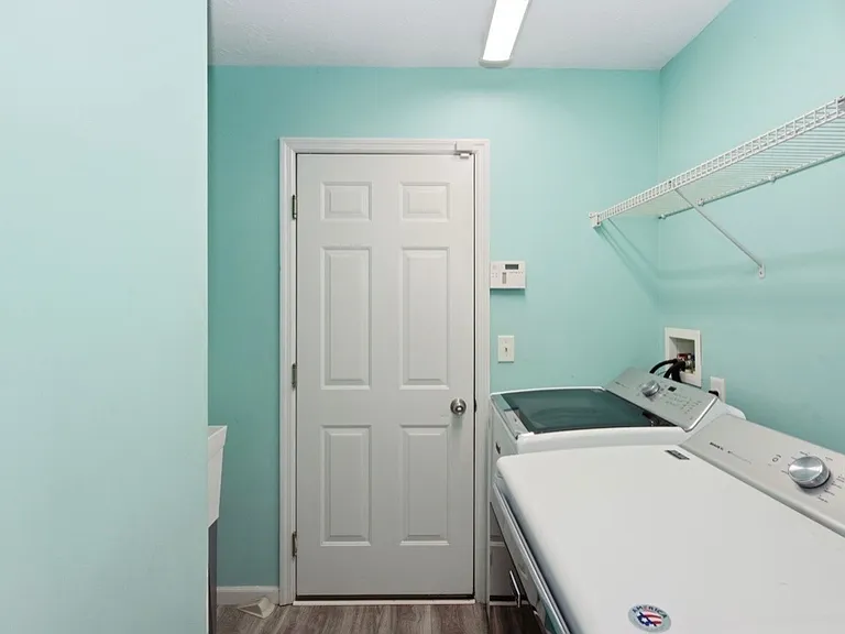 7649 Tollgate Ct — Photo 18