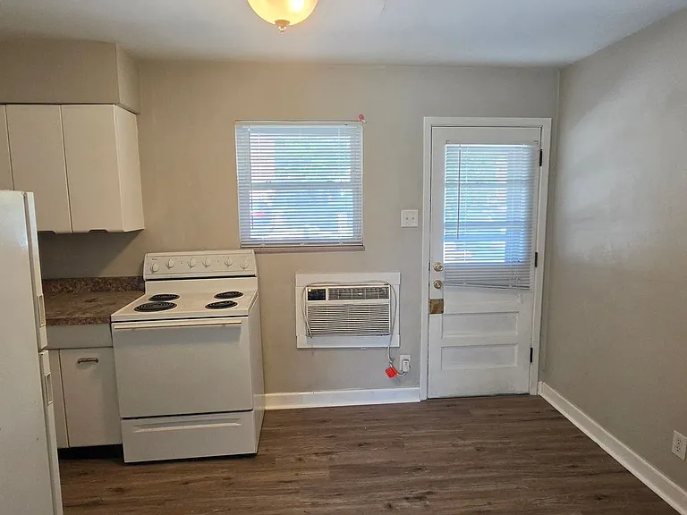 735 Syracuse Ave — Photo 5