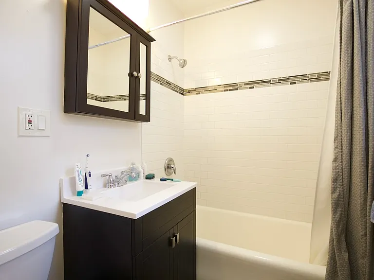 3345 N Marshfield Ave #203 — Photo 15