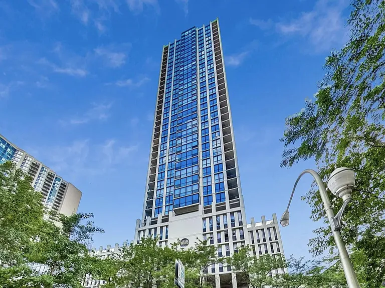 1122 N Clark St #1510 — Photo 2