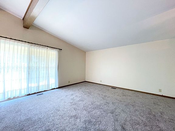 5th image of 1013 Lenox St