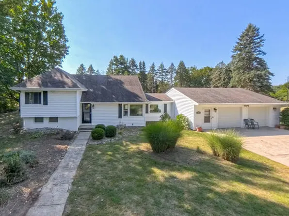 3902 Lake Chapin Rd, Berrien Springs, MI 49103