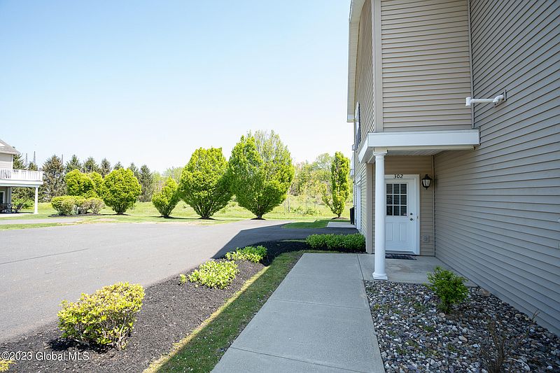 5th image of 302 Worthington Terrace
