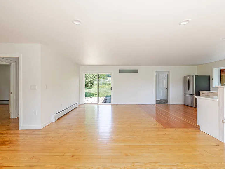 776 Mitchell St — Photo 11