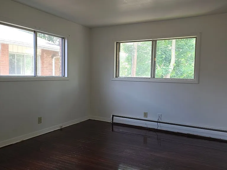 519 W Water St #F — Photo 11